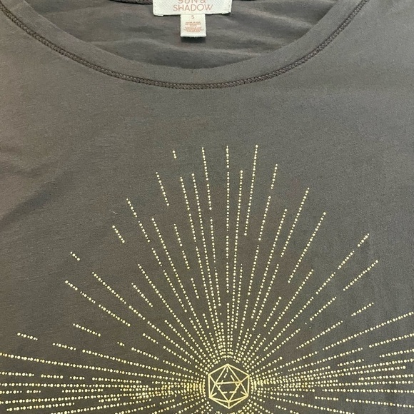 Sun & Shadow tee with gold foil design - Picture 3 of 9
